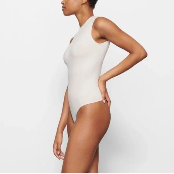 NWOT SKIMS Essential Sheer Sleeveless Bodysuit Ivory Size 3X - Picture 2 of 6
